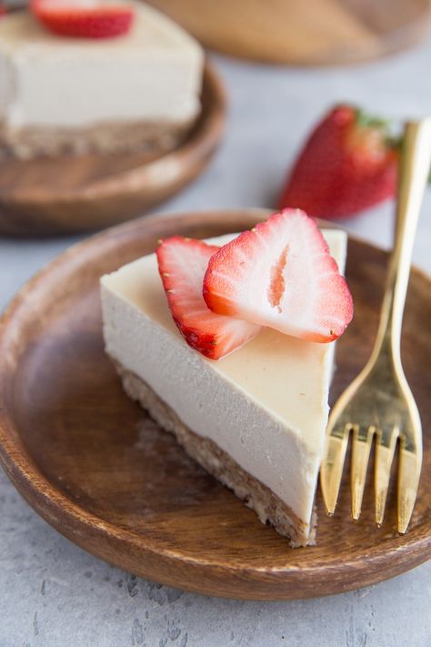 Clean Eating Cheesecake, Paleo Cheesecake Recipes, Whole 30 Cheesecake, Paleo No Bake Cheesecake, Aip Cheesecake, Healthier Cheesecake, Wildfit Recipes, Paleo Cheesecake, Paleo Cheese