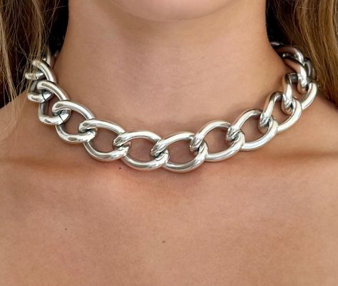 Chunky Silver Chain Choker Necklace Vintage 80s Heavy Silver Linked Link Chain Costume Jewelry 17 American Vintage Clothing, Chain Choker Necklace, Necklace Vintage, Chain Choker, Vintage Painting, Link Chain, Vintage Necklace, American Vintage, Costume Jewelry