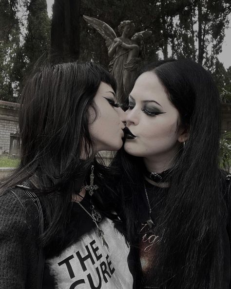 goth couple , lesbian couple Goth Couple Aesthetic, Couple Aesthetic Outfits, Punk Couple, Chica Punk, Emo Couples, Goth Gifts, Grunge Couple, How To Impress, Elvira Mistress Of The Dark