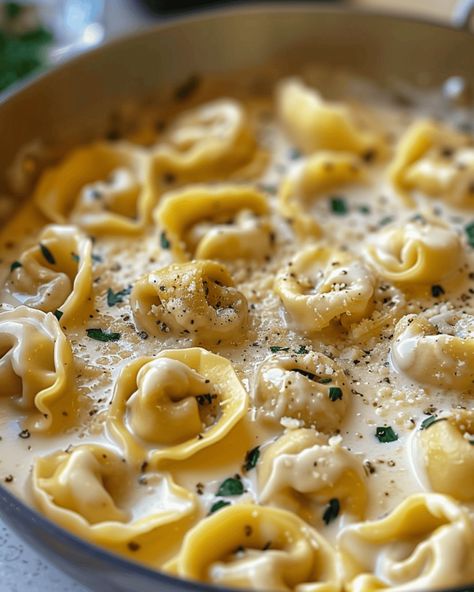 Creamy Cheese Tortellini - Recipes, Tasks & Tools Tortellini Recipes Creamy, Tortilini Recipes Simple, Tortellini Recipes Easy, Creamy Cheese Tortellini, Rice Ideas, Cheese Tortellini Recipes, Tortellini Recipe, Rustic Wreaths, Creamy Tortellini