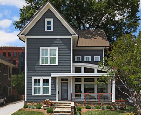 Dark exterior paint color with brown roof. Best House Colors, Grey House White Trim, House Colors With Brown Roof, Brown Roofs, Grey Exterior House Colors, Green Roof House, Exterior House Paint Color, Paint Color Combinations, Blue Siding