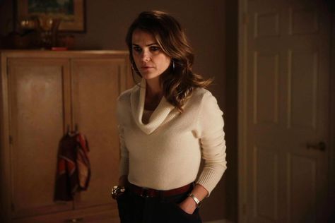 Elizabeth Jennings, American Wallpaper, Keri Russell, Imdb Movies, The Americans, Glam Tops, Star Wars Images, Ronald Reagan, Fashion Stylist