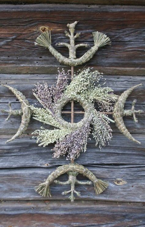 Corn Dolly, Grass Art, Pagan Crafts, Pagan Symbols, Witchy Crafts, Nature Crafts, Lithuania, Pin Collection, Basket Weaving