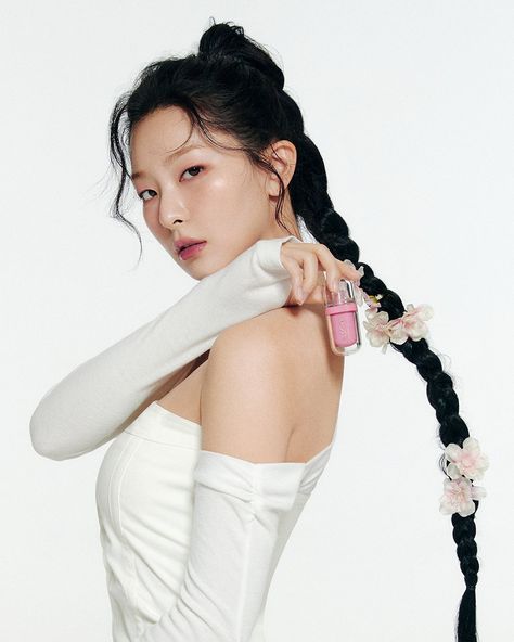 Seulgi Photoshoot, Ningning Aesthetic, Ningning Icons, Redvelvet Seulgi, Inspired Aesthetic, Kang Seulgi, White Background Photo, Red Velvet Seulgi, Vegan Makeup