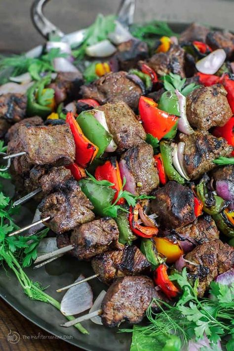 Beef Shish Kabob, Shishkabobs Recipe, Kabob Marinade, Shish Kabob, Beef Kebabs, Beef Food Recipes, Steak Kabobs, Beef Kabobs, Shish Kebab