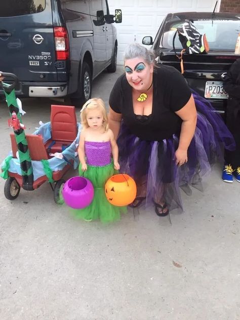 25 Mother-Daughter Costumes To Inspire You This Halloween | HuffPost Life Mommy And Daughter Halloween, Pumpkin Spice Latte Costume, Mommy And Daughter Halloween Costumes, Halloween Costumes Disney Princess, Costumes Disney Princess, Dobby Costume, Mother Daughter Halloween Costumes, Mother Daughter Costumes, Halloween Costumes Disney