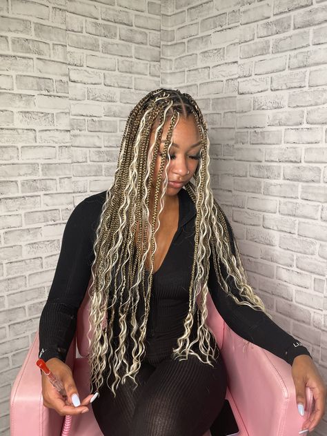 Boho Braids With Blonde Highlights, Miami Braids, Medium Bohemian Knotless, Medium Bohemian Knotless Braids, Mermaid Locs, Bohemian Knotless Braids, Bohemian Braided Hair, Bohemian Knotless, Hair Blending