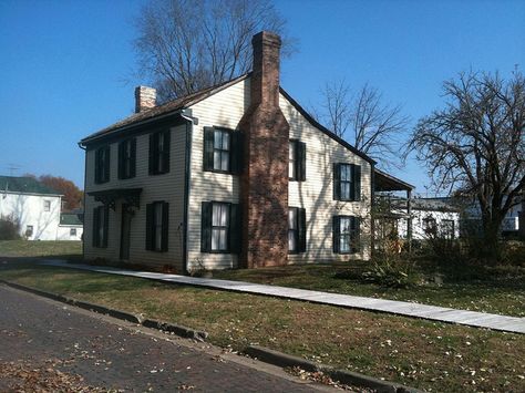 Guyandotte WV: Cabell County: Madie Carroll Home by Chuck & Alice Riecks, via Flickr Huntington West Virginia, West Virginia Travel, Huntington Wv, Mysterious Events, Castle Home, Creepy Houses, Virginia Travel, Salt Box, New Roads