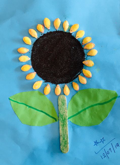 Sunflower with pumpkin seeds and tea dust Crafts With Pumpkin Seeds, Pumpkin Seed Art, Sunflower Craft, Popcorn Seeds, Seed Art, Sunflower Crafts, Halloween Theme, Painting Class, Pumpkin Seeds