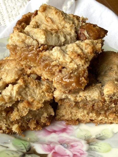 Knock You Naked Bars Recipe, Dr Cake, Desert Bars, Cheesecake Bar, Butter Pecan Cake, Banana Bars, Pecan Bars, Cheesecake Bar Recipes, Southern Desserts