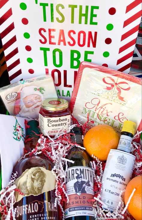 Old Fashioned Gift Basket, Old Fashioned Cocktail Gift Basket, Bourbon Gift Basket Ideas, Bourbon Gifts Basket, Drink Gift Basket, Cocktail Gift Basket, Bourbon Old Fashioned, Old Fashioned Drink, Bourbon Gifts