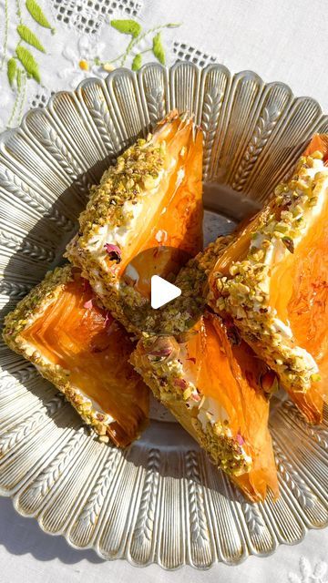 Baklava With Cream Filling, Filo Sheets Recipes, Baklava Puff Pastry Recipe, Filo Dough Desserts, Filo Dough Recipes, Baklava Cups, Baklava Dessert, Filo Pastry Recipes, Phyllo Recipes