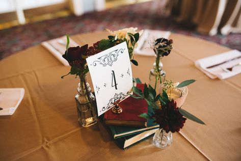 Fall Book Centerpieces, Book Table Centerpieces Wedding, Vintage Book Wedding Decor, Antique Book Centerpieces, Art Deco Table Centerpieces, Book Centerpiece Ideas, Book Centrepiece Wedding, Valentines Gala, Centerpieces Books