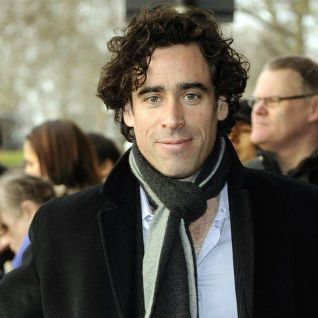 Stephen Mangan. Honourable mention since I loved him sooo much in Green Wing! 6/10 Stephen Mangan, Fatherless Behavior, Green Wing, British Tv, Celeb Crushes, Tv Actors, Famous Men, Irish Men, Favorite Actors