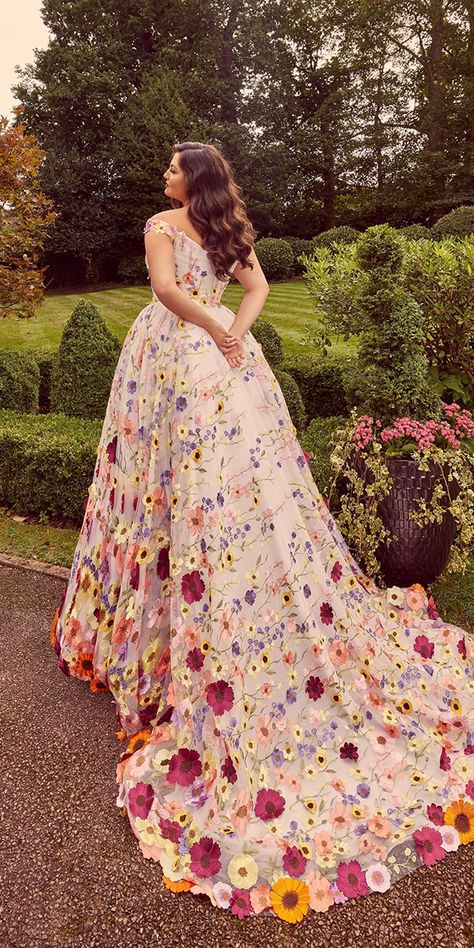 Colourful Embroidered Wedding Dress, Floral Jacquard Wedding Dress, Wedding Dress Floral Embroidery, Plus Size Floral Wedding Dress, Embroidered Wedding Dress Colorful, Flower Wedding Dresses, Floral Wedding Dresses, Wedding Dresses Plus, Floral Lace Wedding Dress