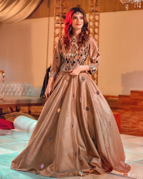 Pakistani Party Wear Dresses, Function Dresses, Pakistani Formal Dresses, Pakistani Wedding Outfits, Pakistani Fancy Dresses, Pakistani Dresses Casual, Pakistani Fashion Party Wear, Beautiful Pakistani Dresses, Pakistani Bridal Dresses