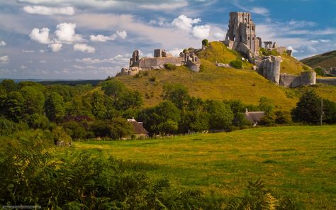 Romantic ruins of Corfe Castle, Dorset Museum Statues, British Castles, Corfe Castle, English Castles, Dorset England, Castles In England, Famous Castles, Luxor Egypt, Castle Ruins