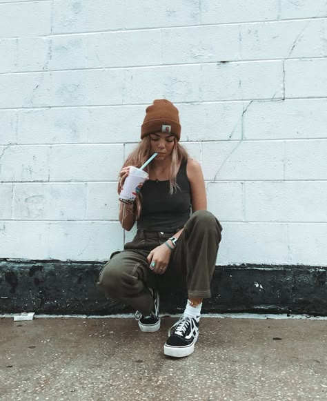 Granola Girl Outfits, Beanie Outfit, Vans Outfit, Sneaker Outfits, Sneakers Fashion Outfits, Streetwear Mode, Amazon Favorites, Fashion Weeks, Looks Style