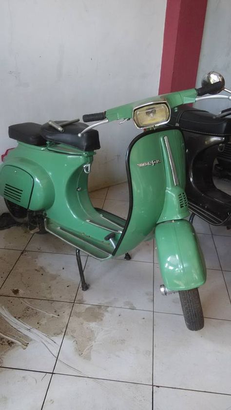 Lapak Vespa Klasik PTS100 - JEPARA - LAPAK MOBIL DAN MOTOR BEKAS Vespa Klasik, Vespa Pts, Vespa Smallframe, Vespa Classic, Italian Scooter, Vintage Scooter, Harley Davidson Sportster, Dump Truck, Mini Cars