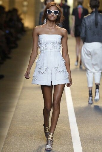 Fendi RTW Spring 2015 Sculpture Fashion, Fendi Dress, Summer Runway, Fashion Diary, Formal Style, 2015 Fashion, Spring Summer 2015, Bridal Couture, Summer 2015