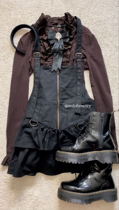 Gothic Girly Outfits, Emo Dark Academia Outfits, Horror Academia Outfits, Dark Academia Gothic, Dark Academia Outfit Corset, Gothic Outfits Aesthetic, Mori Style Outfits, Gothic Academia Fashion, Gothic Coquette