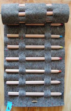 Pencil Roll, Beltane, Diy Couture, Diy Makeup, Diy Organization, It's Hot, Diy Projects To Try, Colored Pencil, Felting Projects