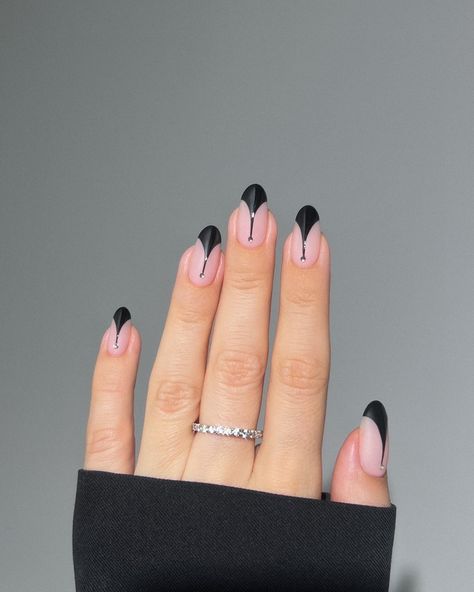 Abstract Nail Art, Black Nail Art, Goth Nails, Transparent Nails, Black Nail Designs, Great Nails, Classy Nails, Nail Kit, Black And Pink