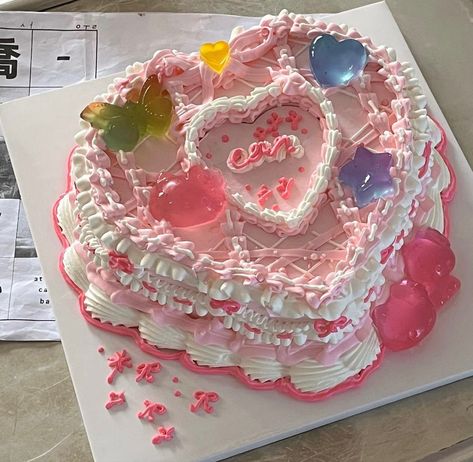 tags ; #cake #kawaii #aesthetic #pink #white Japanese Cake Aesthetic, Y2k Cake, Kawaii Aesthetic Pink, Kawaii Cakes, Bolo Da Hello Kitty, Kawaii Wedding, Kawaii Cake, Bolo Vintage, Iced Cake