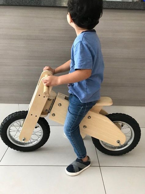 Pallet Kids, Wooden Balance Bike, Wooden Bicycle, Wooden Toys Design, Wood Bike, Wooden Toy Cars, Wooden Bike, Making Wooden Toys, Woodworking Tools Workshop