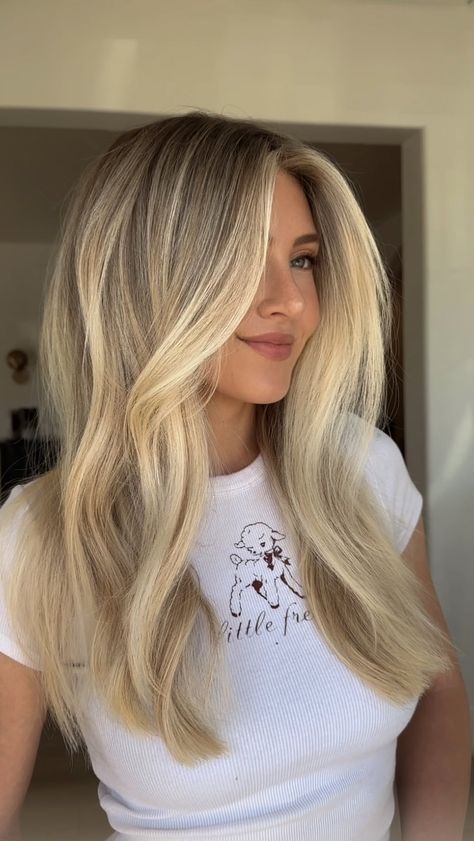 Natalie McKell | Effortless Cut & Color #Bronde #livedincolor #hairgoals #lob | Instagram Blended Blonde Hair Dark Roots, Blonde Brown Hair Ideas, Long Bangs Blonde Hair, Stretch Root Blonde, Creamy Blonde With Root Smudge, Blonde Hair Inspiration Highlights, Brown To Blonde Balayage With Bangs, Natalie Mckell Hair, Blonde With Dark Shadow Roots