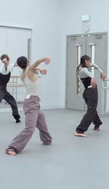 Dancing Class Aesthetic, Dance Classes Aesthetic, Dance Manifestation, Contemporary Dancers Aesthetic, Modern Dance Aesthetic, Ballet Class Aesthetic, Dance Class Aesthetic, Dance Lifts, Contemporary Dance Outfits