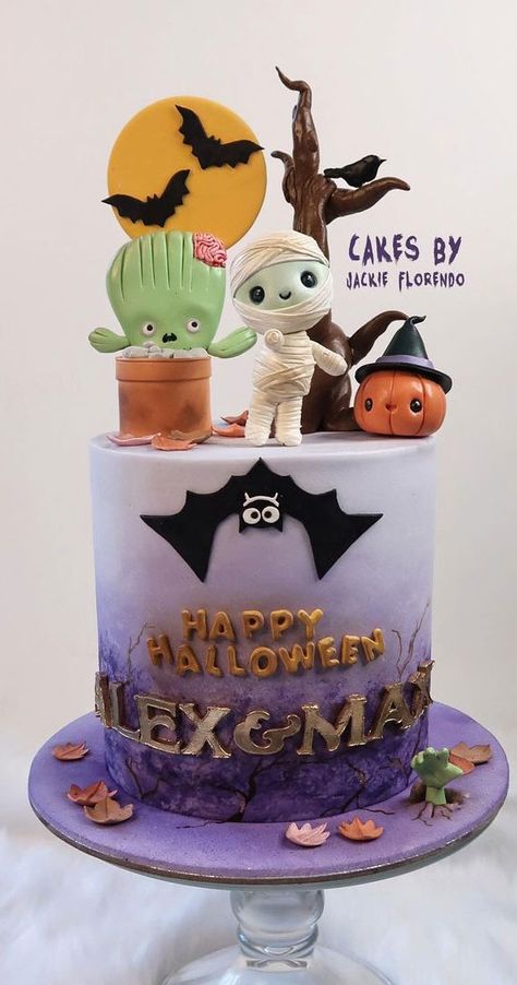 3 Tier Halloween Cake, Ombre Purple Cake, Halloween Cake Birthday, Purple Halloween Cake, Halloween Cake Design, Halloween Cake Ideas, Cute Halloween Cakes, Scary Halloween Cakes, Halloween Birthday Cake