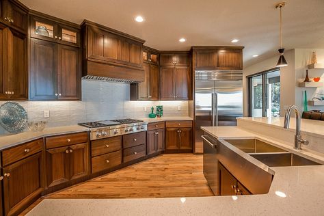 Kitchen Cabinet Color Trends 2024:  Dark Stained Natural Wood Kitchen Cabinets Types, Backsplash For Dark Cabinets, Showcase Kitchen, Top Kitchen Colors, Dark Wood Kitchen, Dark Wood Kitchen Cabinets, Stained Cabinets, Hickory Kitchen Cabinets, Hickory Kitchen