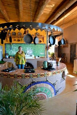 Earth Ship Kitchen, Earth Ships Homes, 70s Earthship Homes, Earthship Kitchen, Earth Ship Homes, Jungle Kitchen, Maison Earthship, Earthship Design, Earth Ships