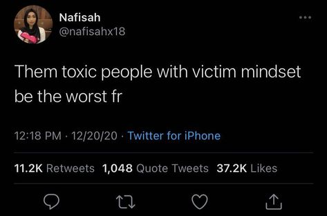 Toxic Mom Tweets, Toxic People Tweets, Manipulative Aesthetic, Deep Tweets, Finsta Account, Random Tweets, Realist Quotes, Manipulative People, Relatable Tweets