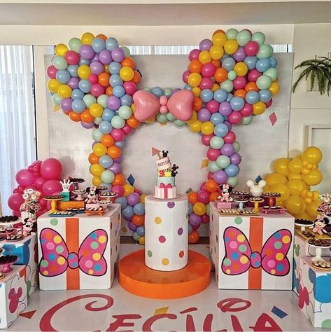 Christening Balloons, Minnie Mouse Birthday Theme, Mickey Mouse Birthday Decorations, Paw Party, Minnie Mouse Birthday Decorations, Disneyland Birthday, Minnie Birthday Party, Disney Birthday Party, Baby Shower Theme Decorations