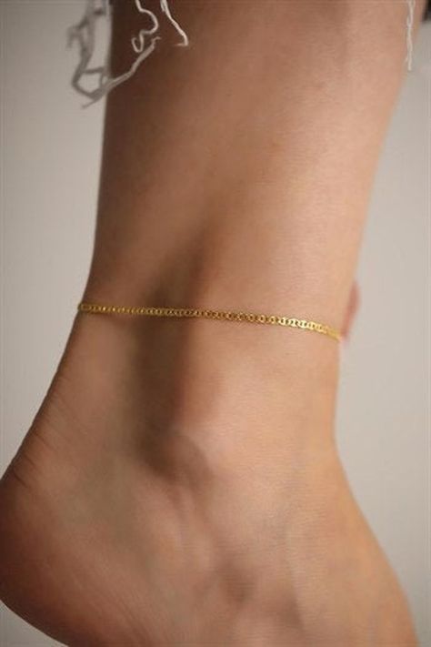 ❤ high quality anklets made of 925 sterling silver, rose gold plated ❤ for everyday life, as well as for festive occasions, the perfect companion for the fashion-conscious woman ❤ It is the ideal gift for your wife or girlfriend for a birthday, Valentine's Day, Mother's Day or Christmas, and is of course supplied in an elegant gift box ❤ 100% Satisfaction Guarantee. No risk when shopping. We offer 100% satisfaction or money back guarantee. ❤ Orders are shipped i. i.e. R shipped the same day or within 24 hours (excluding weekends and public holidays Elegant anklets made of 925 sterling silver. Bring the sparkle to your skin :) An eye-catcher for every occasion, whether for everyday life or on festive occasions. Secure these beautiful anklets in a noble gift box. Also ideal as a gift for you Elegant Anklet, Silver Chain Anklet, Bar Model, Beautiful Anklet, Ankle Chain, Chain Anklet, Anklet Jewelry, Body Jewellery, Gold Plated Silver