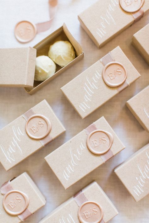 Summer Wedding Reception, Wedding Favors And Gifts, Edible Wedding Favors, Wedding Winter, Diy Wedding Favors, Personalized Wedding Favors, Winter Weddings, Wedding Favors For Guests, Wedding Gift Favors