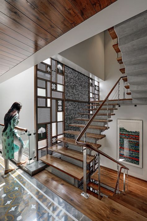 This Vadodara bungalow embraces a grey colour palette with jali work | Architectural Digest India Staircase Design Modern, Arsitektur Masjid, Stairs Design Modern, Desain Pantry, Duplex House Design, Home Stairs Design, Railing Design, House Stairs, घर की सजावट