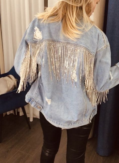 Jean Jacket Diy, Bedazzled Jeans, Party Jeans, Denim Party, Diy Denim Jacket, Velvet Cardigan, Embellished Denim Jacket, Denim And Diamonds, Diy Jacket