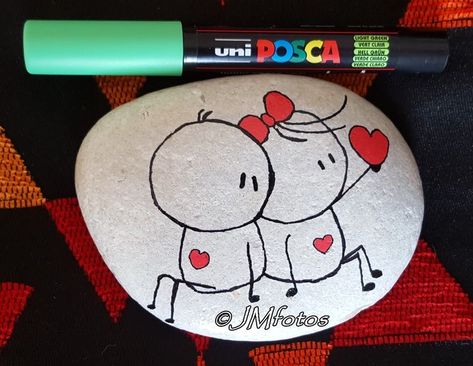 Drawing Rocks, Diy Rock Art, Rock And Pebbles, Painted Rocks Craft, Valentine Theme, Rock Painting Patterns, Pet Rocks, Rock Painting Designs, Rock Painting Art