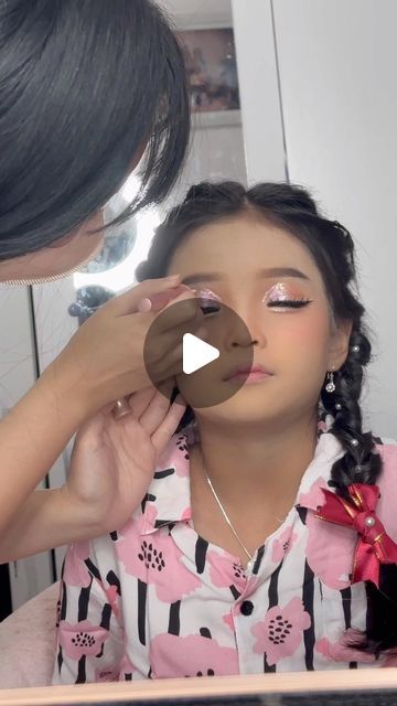 Korean Makeup Banjarmasin on Instagram: "Vanessa 💕 Princess nya ce @meimeymelanni 😘 hair @by.teresu  Douyin Look for kids by #sherlyselymakeup  . . #makeupparty #makeuppesta #makeupart #softmakeup #muabanjarmasin #makeupbanjarmasin #boldmakeup #makeupbarbie #barbieeyes #airbrushmakeup #makeuplooks #weddingmakeupartist #pengantinbjm #pengantinindonesia #flawlessmakeup #makeupideas #barbielook #makeup #makeuppestabjm #makeupkontent #makeupultah #makeupbirthday #kidsmakeup #douyinlook #douyinmakeup" Princess Makeup For Kids, Princess Makeup Tutorial, Chinese Traditional Makeup, Kid Makeup, Makeup Tutorial For Kids, Makeup Ala Korea, Indian Makeup Looks, Korean Makeup Look, Chinese Makeup