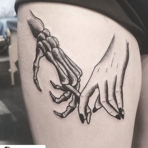 olio: Hands Tattoo by @kilztattoos from Broken Clover Tattoo - 20170802, #Broken #Clover #fe... #butterflytattoos #tattoos #tattooideas Clover Tattoos, Muster Tattoos, Disney Tattoo, Diy Tattoo, Pinky Promise, Skin Art, Piercing Tattoo, Get A Tattoo, Love Tattoos