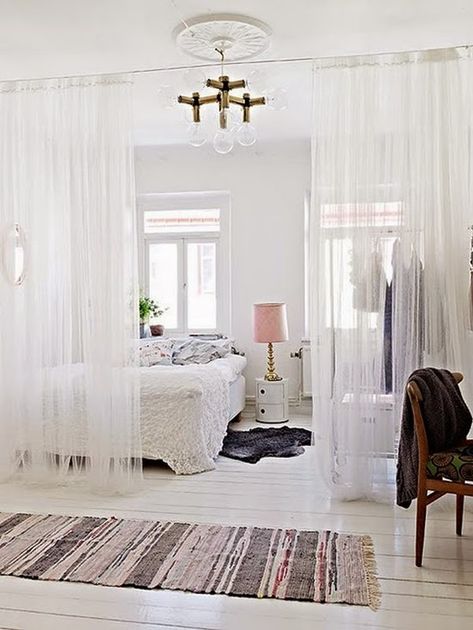 Room Divider Ideas Diy, Studio Apartment Room Divider, Plan Studio, Bedroom Divider, Curtain Divider, Zimmer Diy, Diy Room Divider, Separating Rooms, Room Divider Curtain