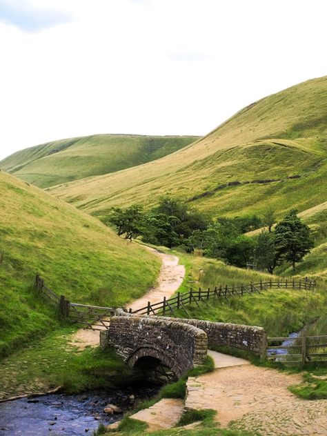 Peak District. Jacobs Ladder. Jacobs Ladder, British Country, Farm Lifestyle, British Countryside, Watercolor Landscape Paintings, Urban Setting, Peak District, English Countryside, Lake District