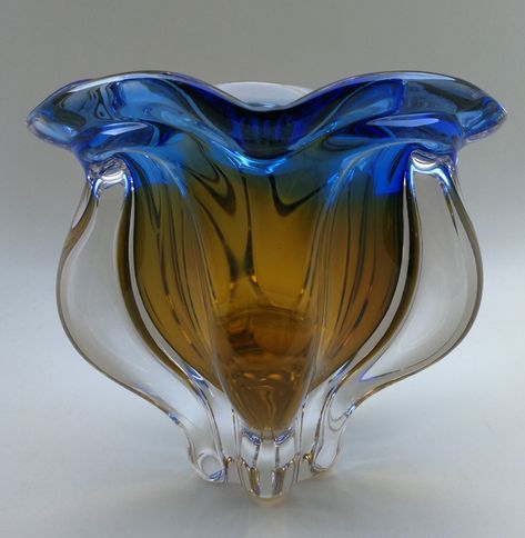 CHRIBSKÁ - glass vase / bowl - by Josef Hospodka early 1960s - Ø14xh.14,5cm Josef Hospodka, Gold Kitchen Accessories, Vintage Glassware Antiques, Color Glasses, Beautiful Vases, Hand Blown Glass Art, Art Of Glass, Blown Glass Art, Glass Pieces