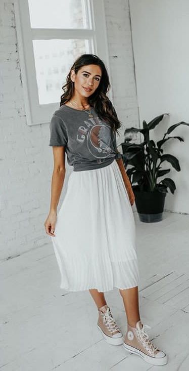 Mix and match! Vintage tee with maxi skirt/dress. Graphic T Shirt And Skirt Outfit, Long Skirt With T Shirt Outfit, Tee Shirt Skirt Outfit, Midi Skirt T Shirt Outfit, Full Skirt Outfit Casual, Long Skirt And Tee Shirt, Shirts With Skirts Outfit, Skirts With T Shirts, Skirt With Tee Shirt Outfit