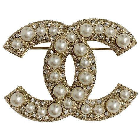 Chanel CC Pearly Brooch For Sale at 1stdibs Chanel Pin, Broche Chanel, Mikimoto Jewelry, Chanel Pins, Cc Brooch, Chanel Brooch, Classic Chanel, Cognac Diamonds, Chanel Pearls