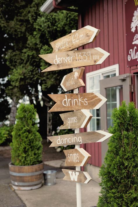 Wood Direction Signs, Wedding Direction Signs, Direction Signs, Wedding Directions, Ideas For Wedding Decorations, Rustic Wedding Signs, Directional Signs, Event Branding, Cakes Wedding