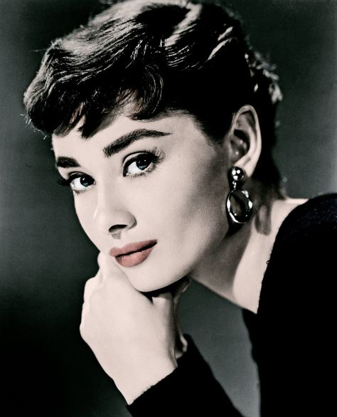 Audrey Hepburn Eyebrows, Style Icons Women, Aubrey Hepburn, Photos Rares, Audrey Hepburn Photos, Audrey Hepburn Style, Richard Avedon, National Portrait Gallery, Portrait Gallery